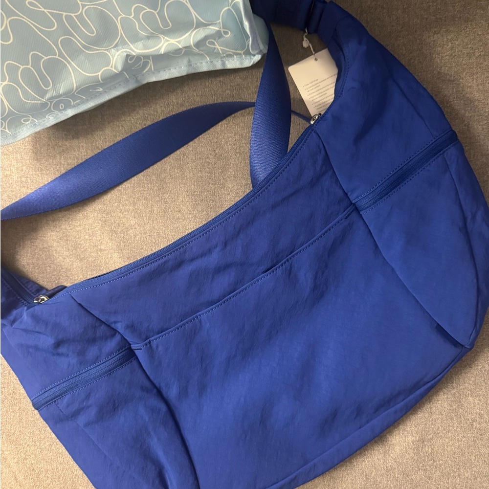 Lululemon Slouchy Sling Bag 13L - Picture 3 of 4